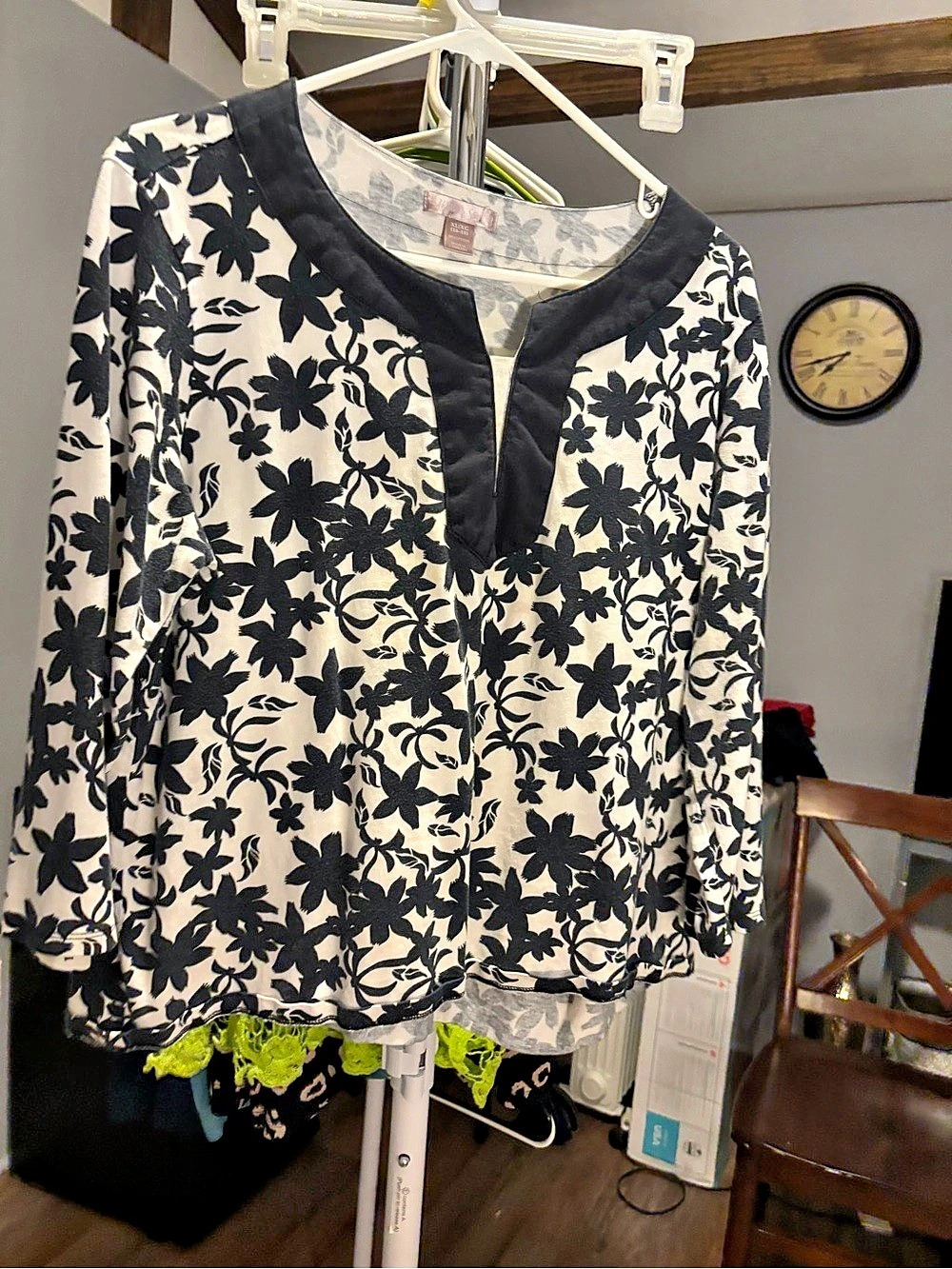 White Stag Floral Tunic in Black & White Size XL